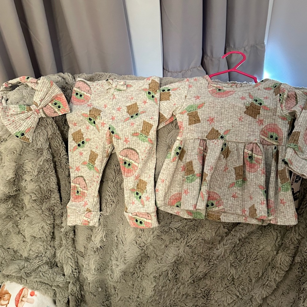 Baby yoda Grogu outfit with bow